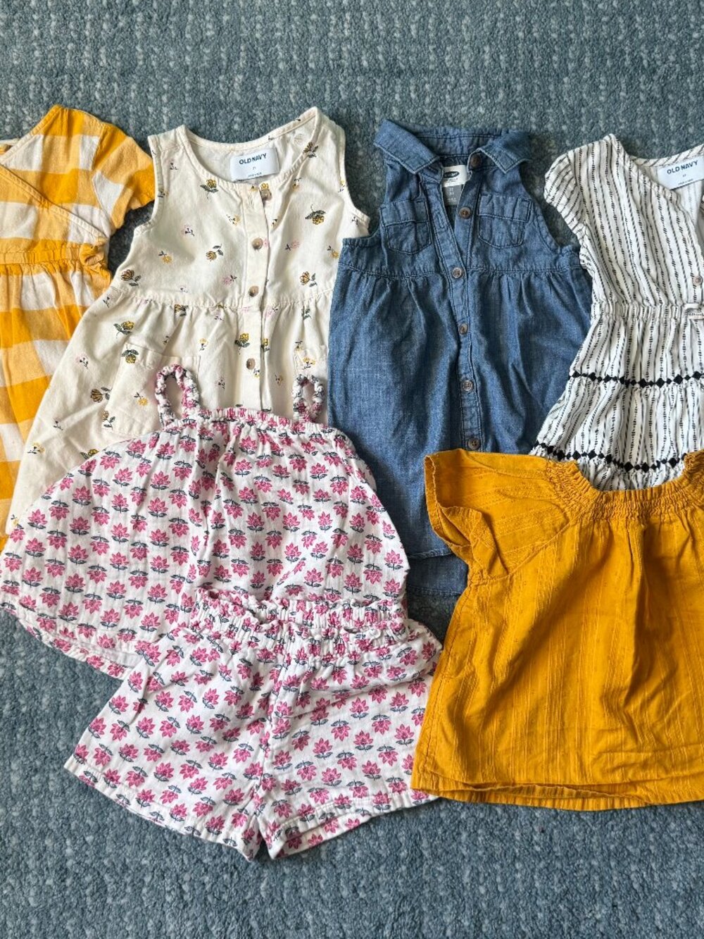 Old Navy Summer Collection, girls size 2t, sold as a LOT (7 pieces)